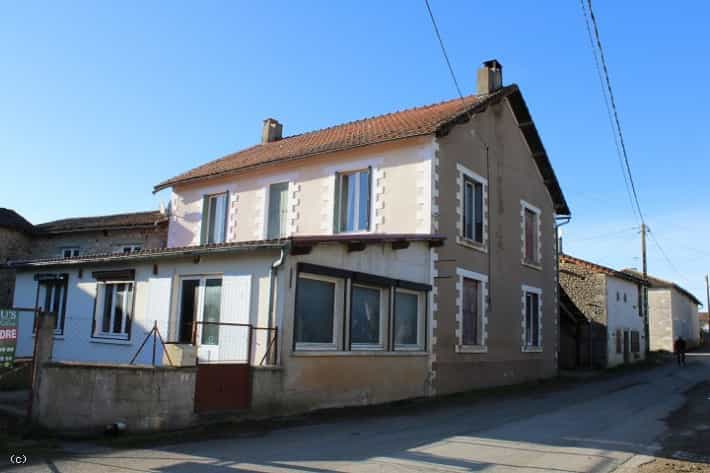 σπίτι σε Lizant, Nouvelle-Aquitaine 10036371