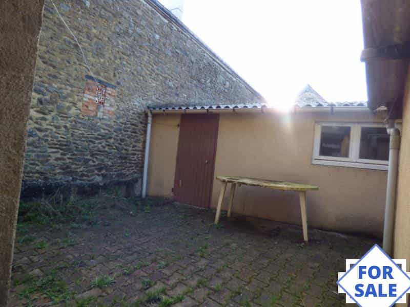 Casa nel Saint-Aignan-de-Couptrain, Paesi della Loira 10036414