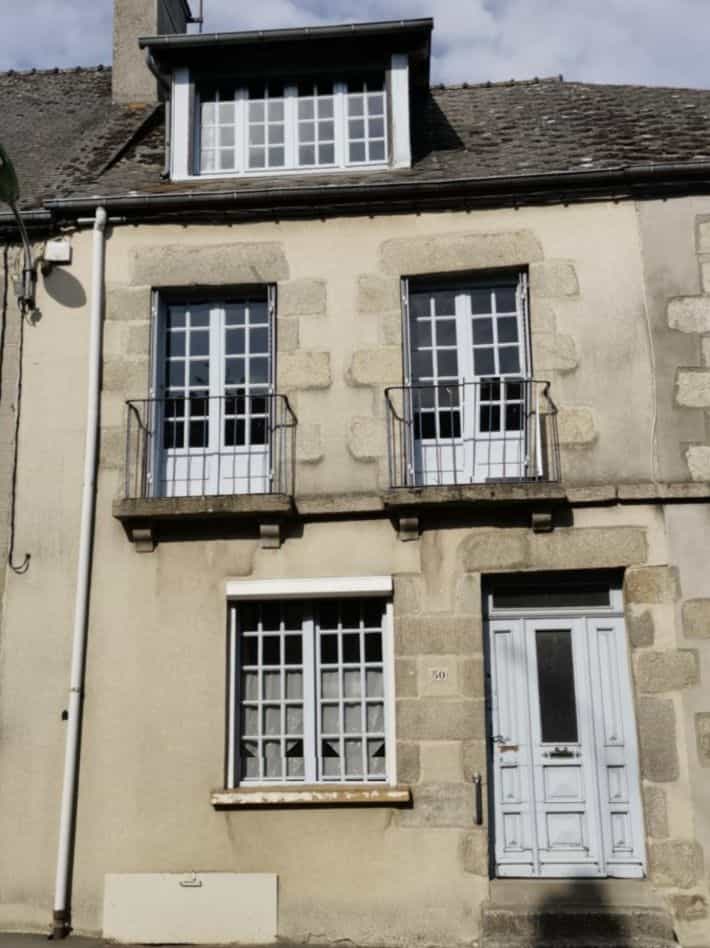 House in Neuilly-le-Vendin, Pays de la Loire 10036465