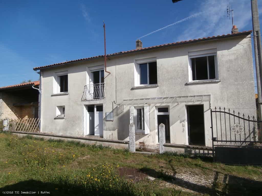 בַּיִת ב Bioussac, Charente 10036501