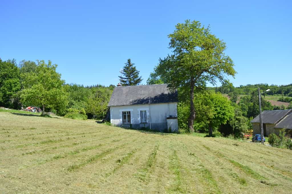 House in Chateauneuf-la-Foret, Haute-Vienne 10036511