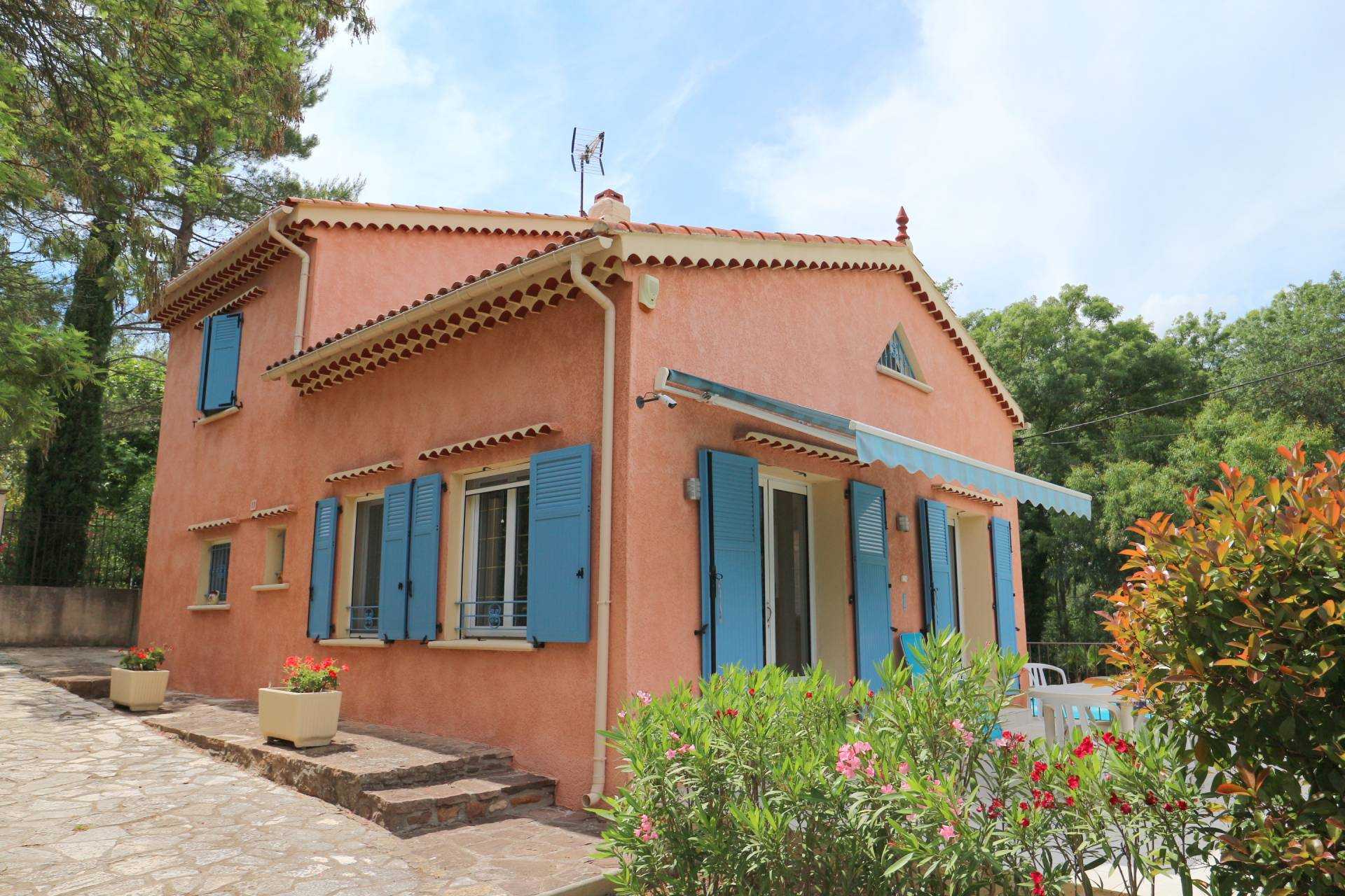 жилой дом в Roquebrune-sur-Argens, Var 10036513