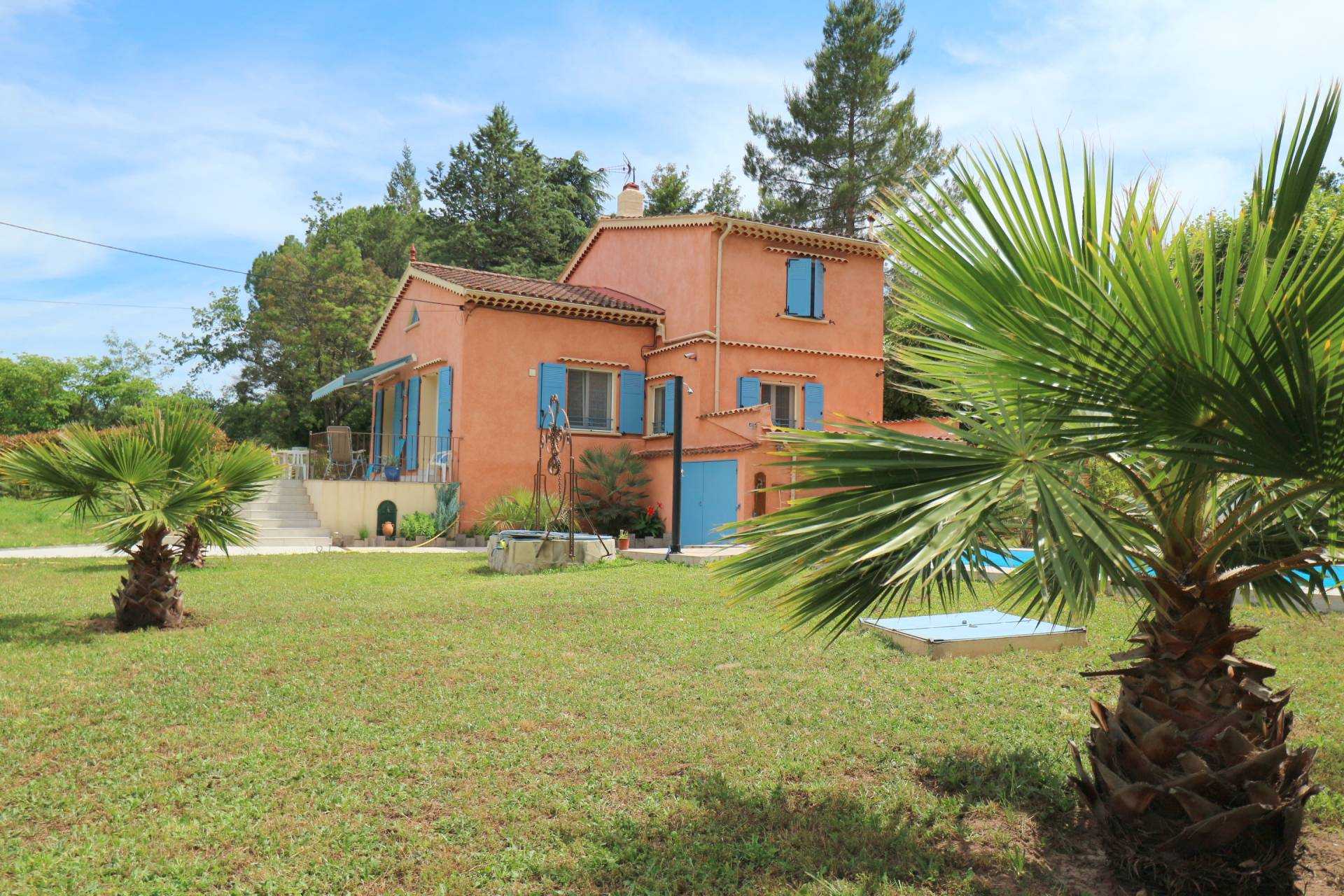 Casa nel Roquebrune-sur-Argens, Provenza-Alpi-Costa Azzurra 10036513