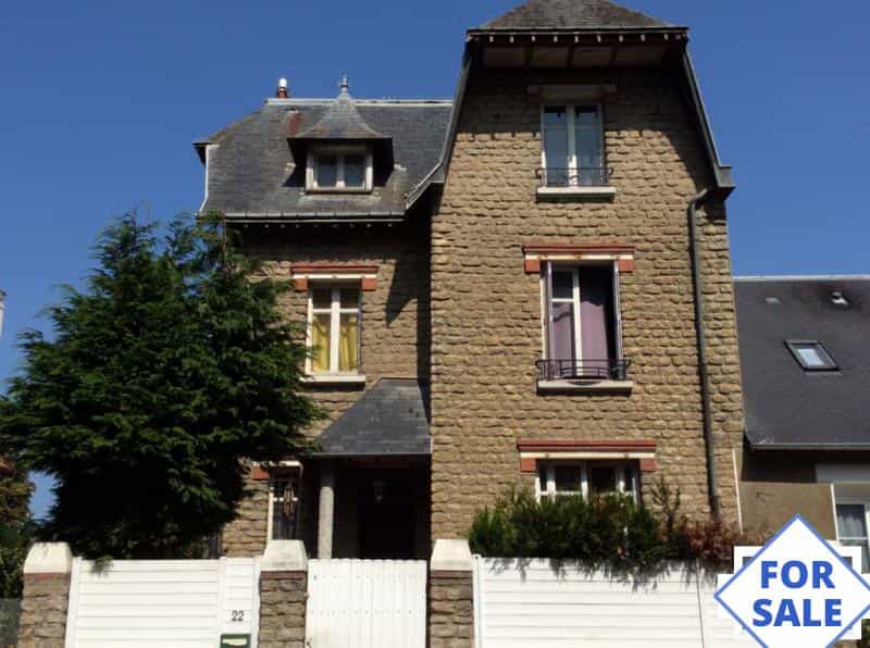 Dom w Alencon, Normandia 10036517
