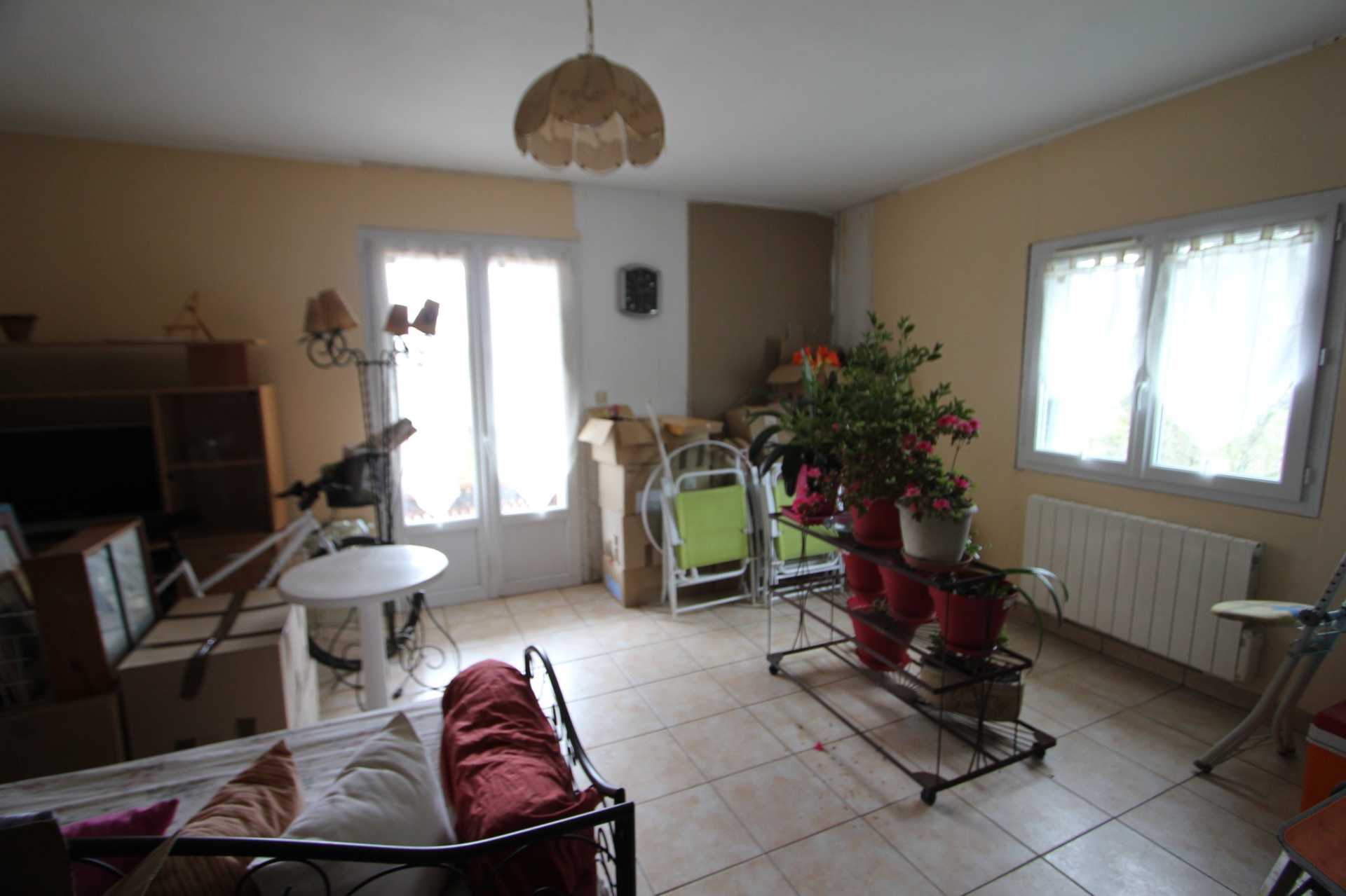 Talo sisään Belves, Nouvelle-Aquitaine 10036519