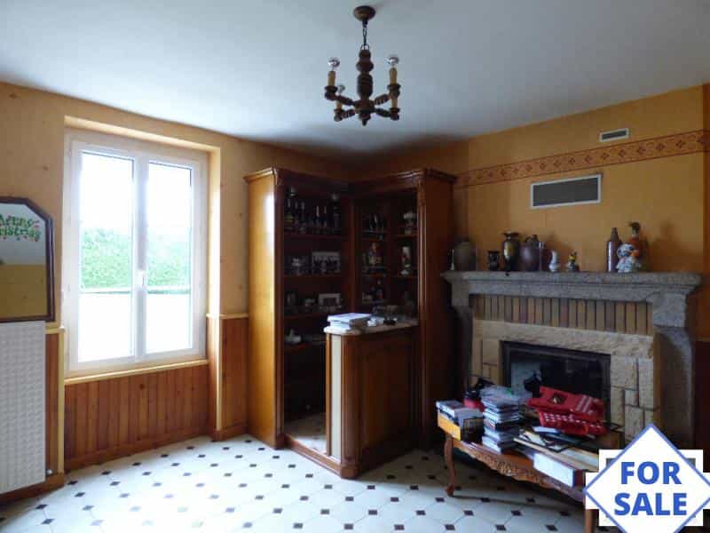 Rumah di Saint-Cyr-en-Pail, Membayar de la Loire 10036541