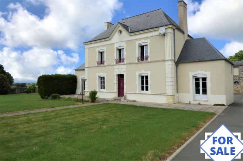 σπίτι σε Saint-Cyr-en-Pail, Mayenne 10036541