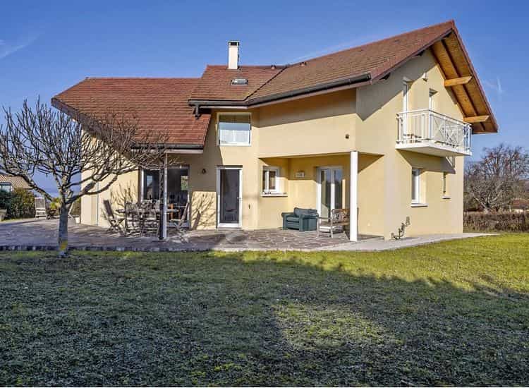 Dom w bałagan, Owernia-Rodan-Alpy 10036661