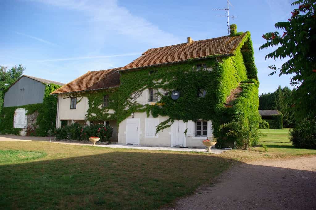Hus i Ceron, Bourgogne 10036674