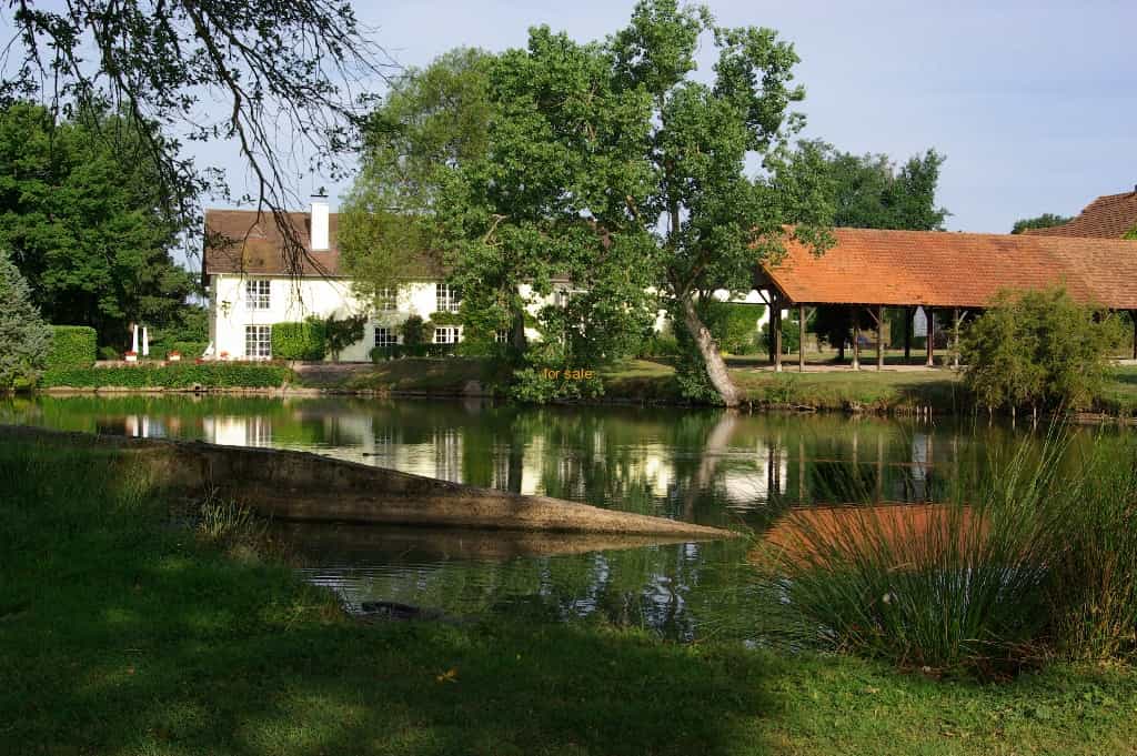 بيت في Ceron, Bourgogne 10036674