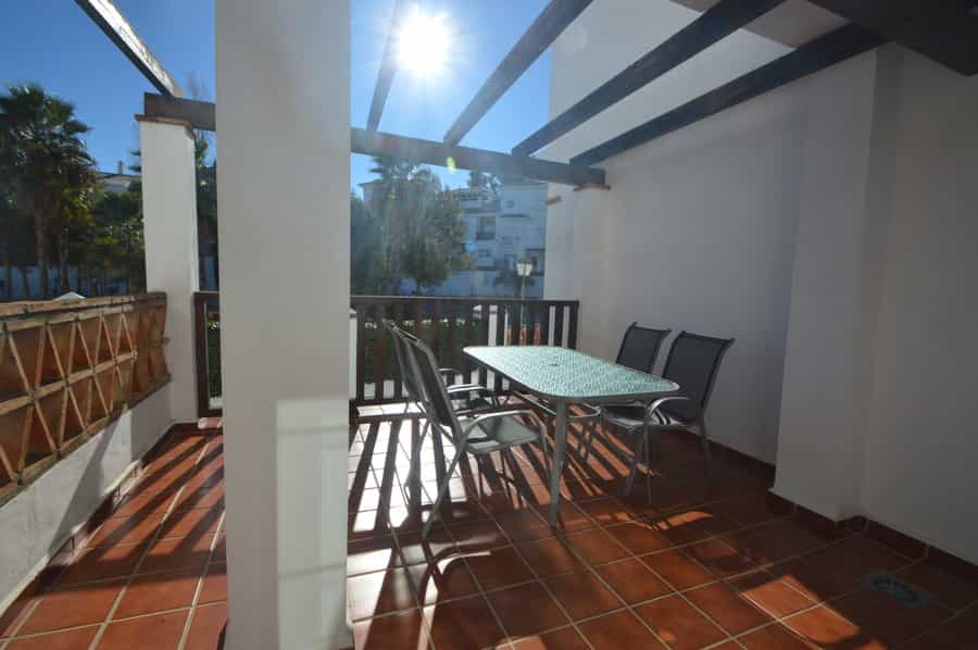 Condominium in Alhaurin de la Torre, Andalusia 10036804