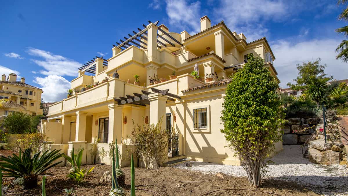 Condominium in San Luis de Sabinillas, Andalusia 10036999