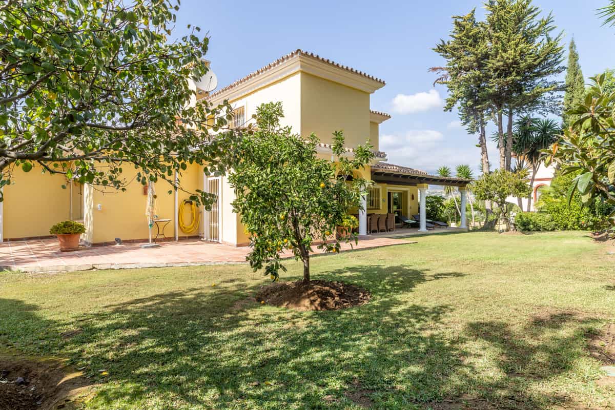 House in El Paraiso, Malaga 10037445