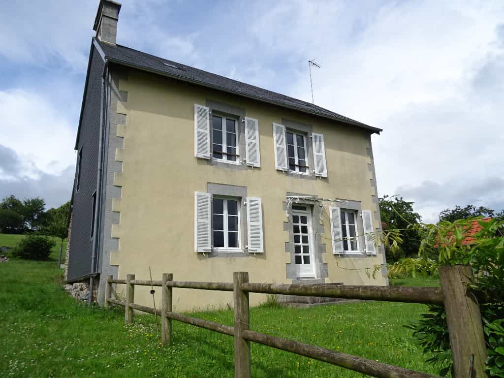 Rumah di Juvigny-le-Tertre, Normandia 10038507
