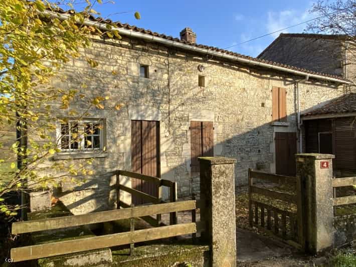 rumah dalam Nanteuil-en-Vallee, Nouvelle-Aquitaine 10038650