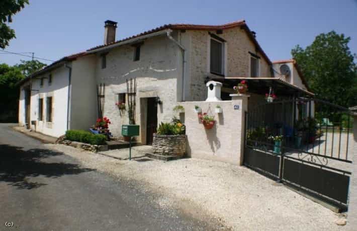 σπίτι σε Civray, Nouvelle-Aquitaine 10038657