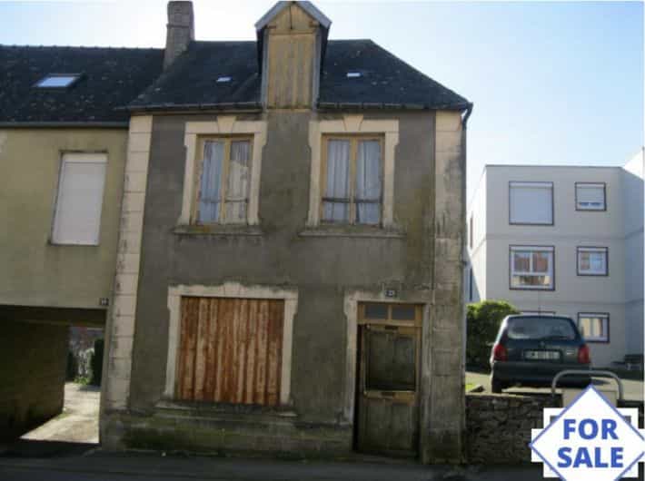 House in Pre-en-Pail, Pays de la Loire 10038694