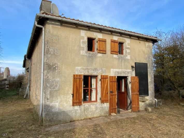 House in Alloue, Nouvelle-Aquitaine 10038716