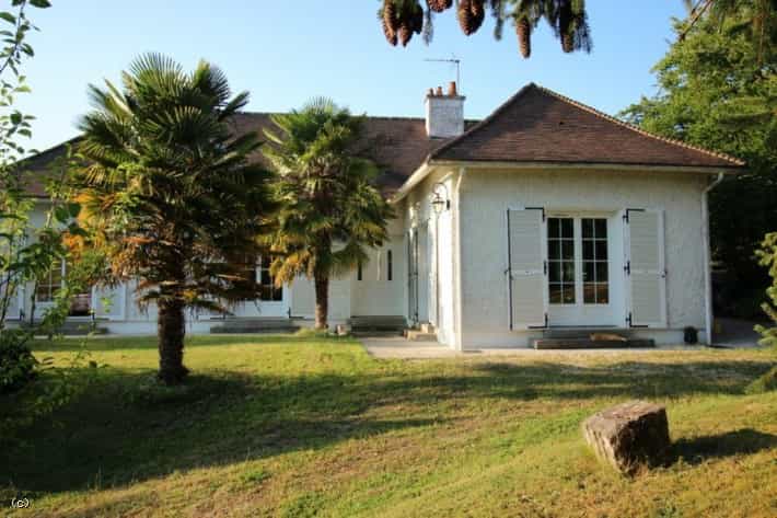 Rumah di Savigne, Nouvelle-Aquitaine 10038718
