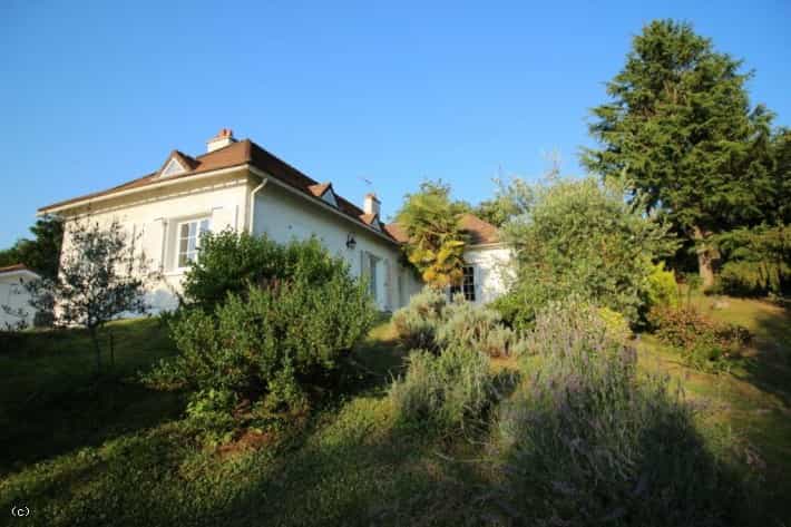 Huis in Savigne, Nouvelle-Aquitanië 10038718