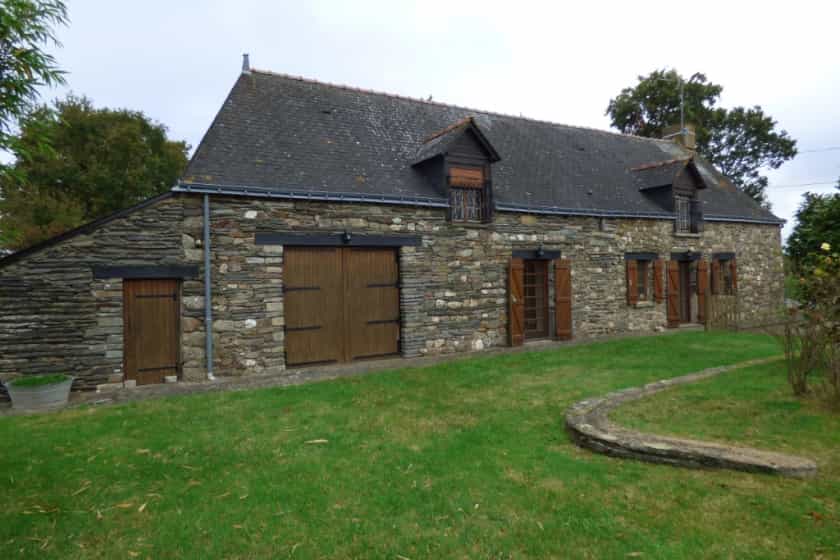 House in Saint-Laurent-sur-Oust, Bretagne 10038898
