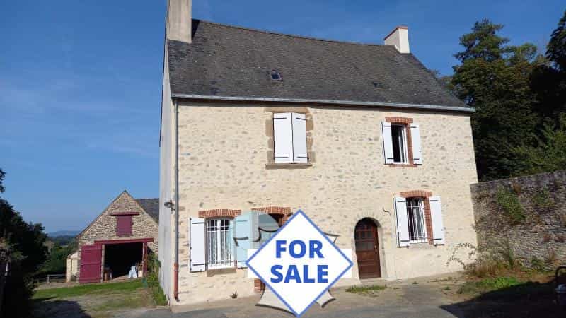 σπίτι σε Mezangers, Pays de la Loire 10038936