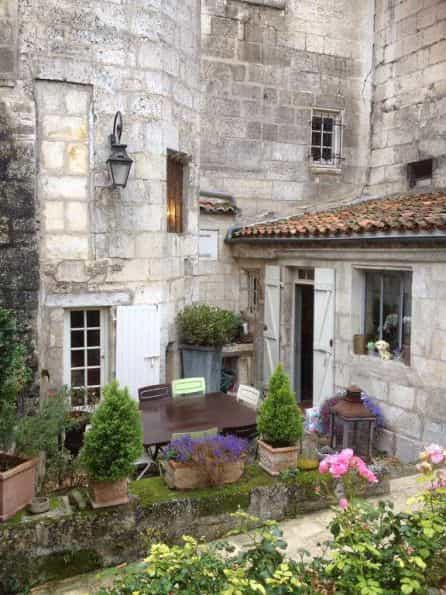 House in Angouleme, Nouvelle-Aquitaine 10039103
