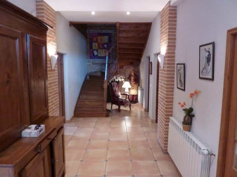 σπίτι σε Castelsarrasin, Occitanie 10039123