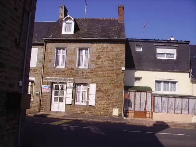 Haus im Tesse-Froulay, Normandie 10039249