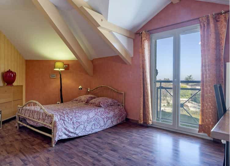 Dom w Messery, Rhone-Alpes 10039322