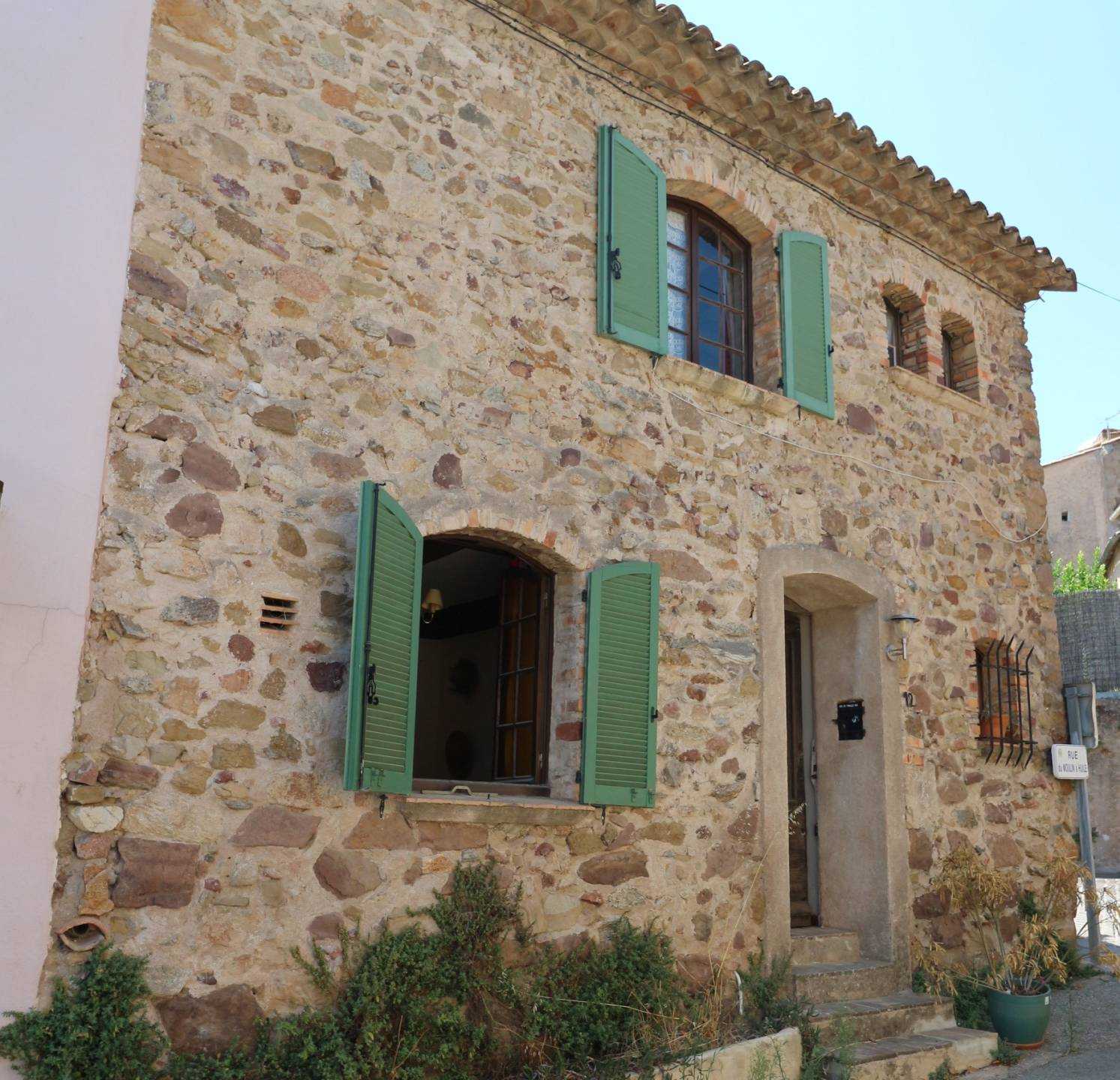 Casa nel Roquebrune-sur-Argens, Provenza-Alpi-Costa Azzurra 10039382
