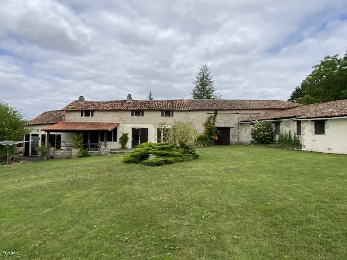 σπίτι σε Raix, Nouvelle-Aquitaine 10039441