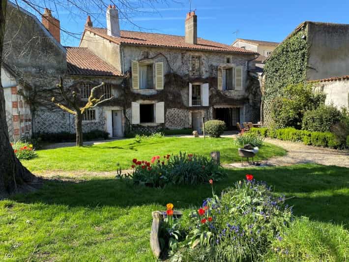 House in Saint-Gaudent, Nouvelle-Aquitaine 10039442