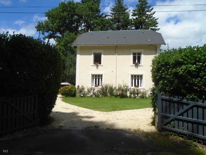 بيت في Chef-Boutonne, Deux-Sevres 10039448