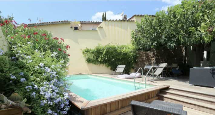 Hus i Roquebrune-sur-Argens, Provence-Alpes-Cote d'Azur 10039504