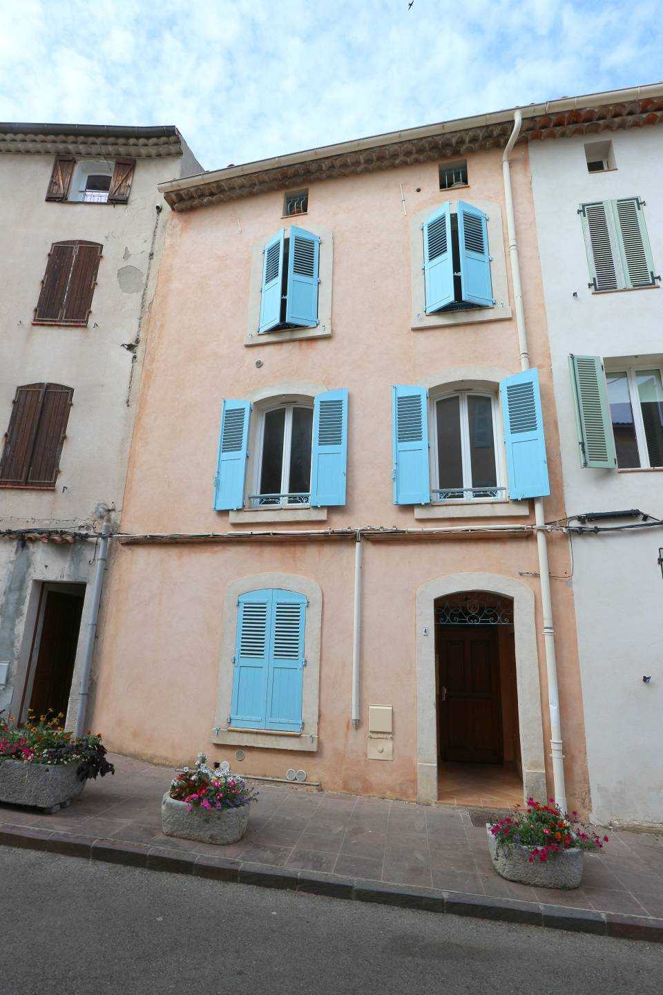 жилой дом в Рокебрюн-сюр-Аржан, Прованс-Альпы-Лазурный берег 10039531
