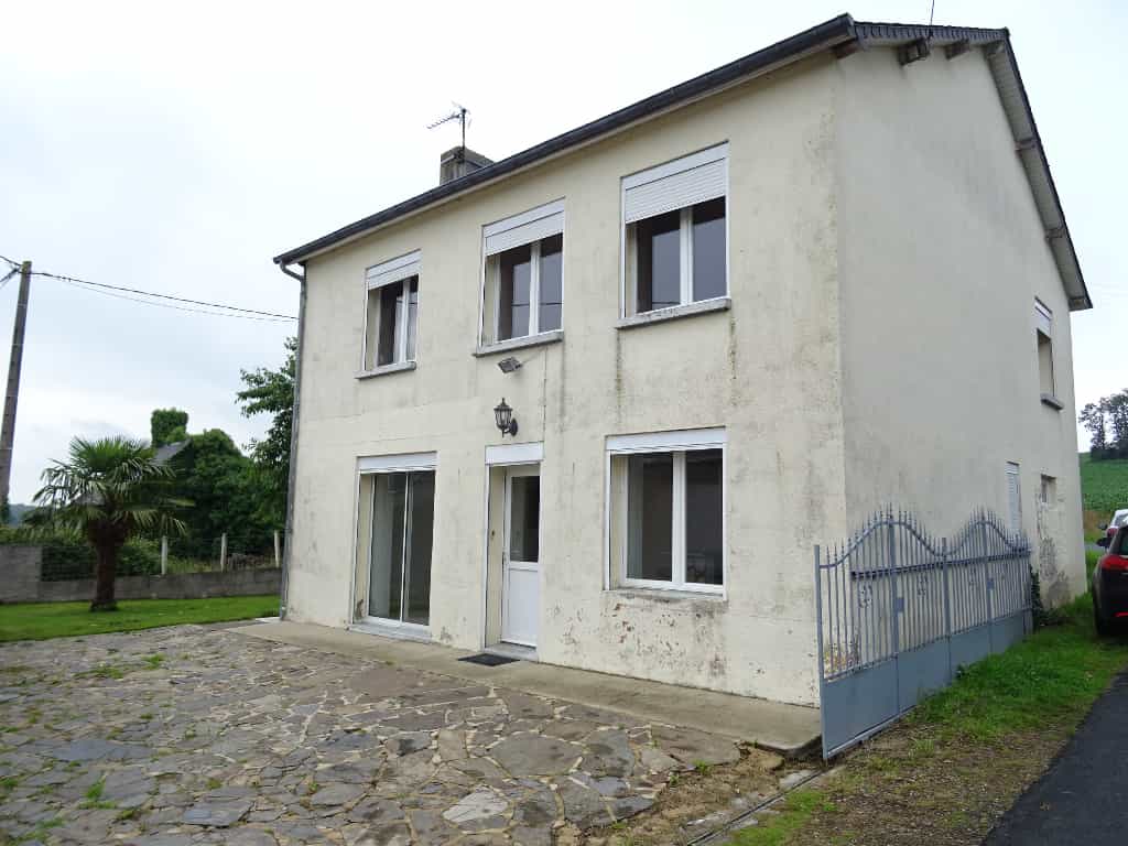 жилой дом в Saint-Symphorien-des-Monts, Normandie 10039557