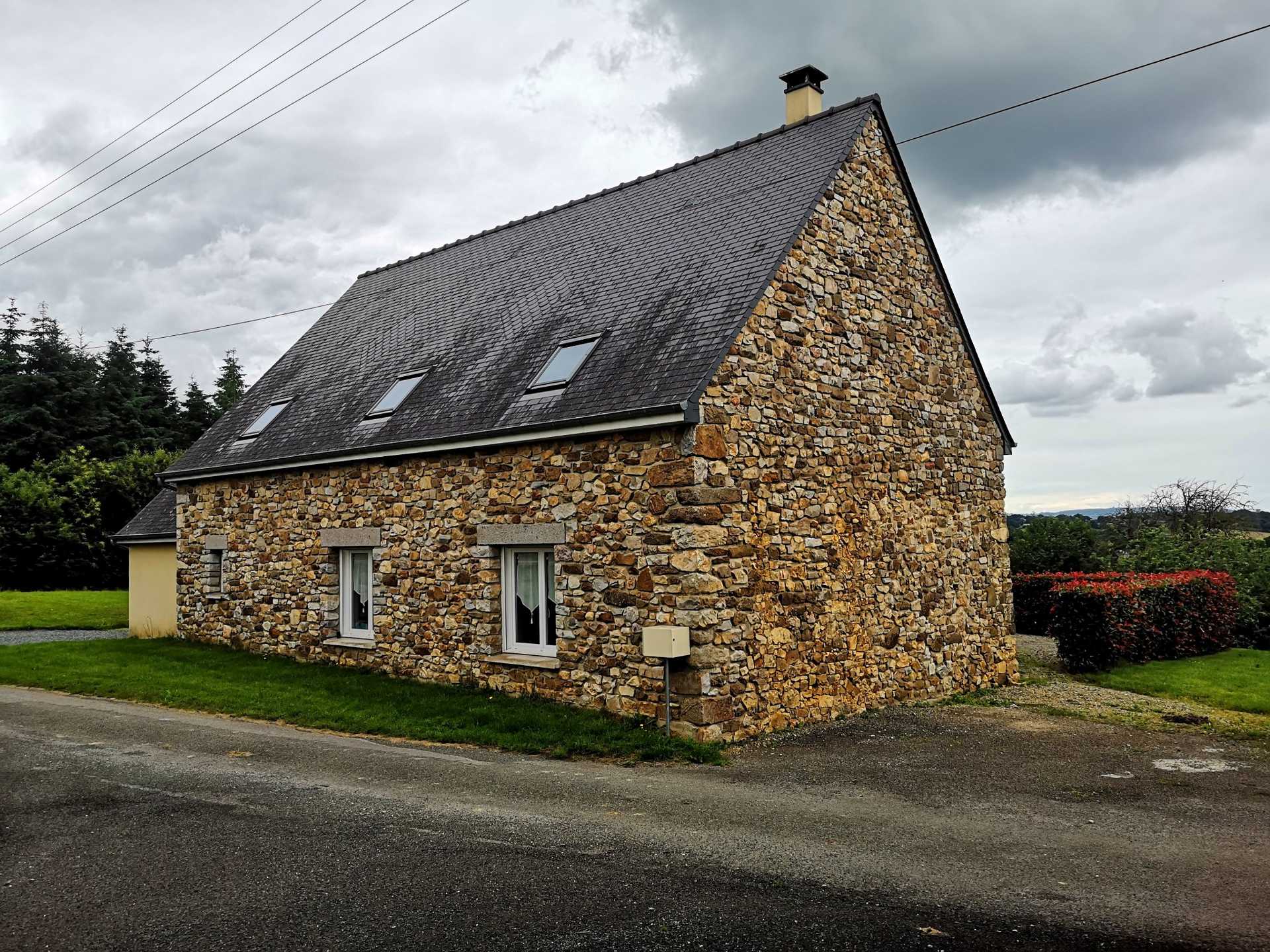 Talo sisään Mayenne, Pays de la Loire 10039585