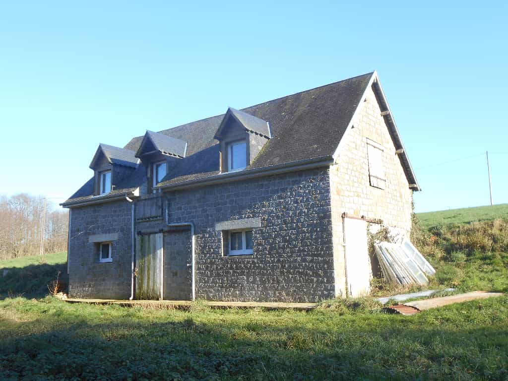 rumah dalam Sainte-Marie-du-Bois, Normandie 10039735