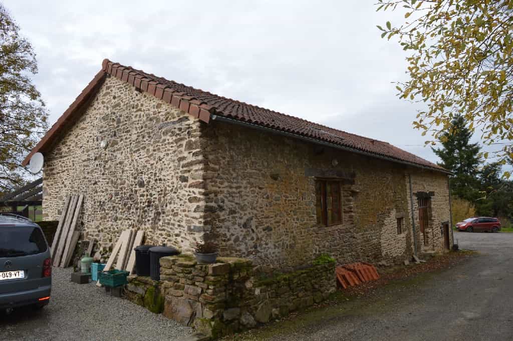 Hus i Chateauneuf-la-Foret, Nouvelle-Aquitaine 10039816