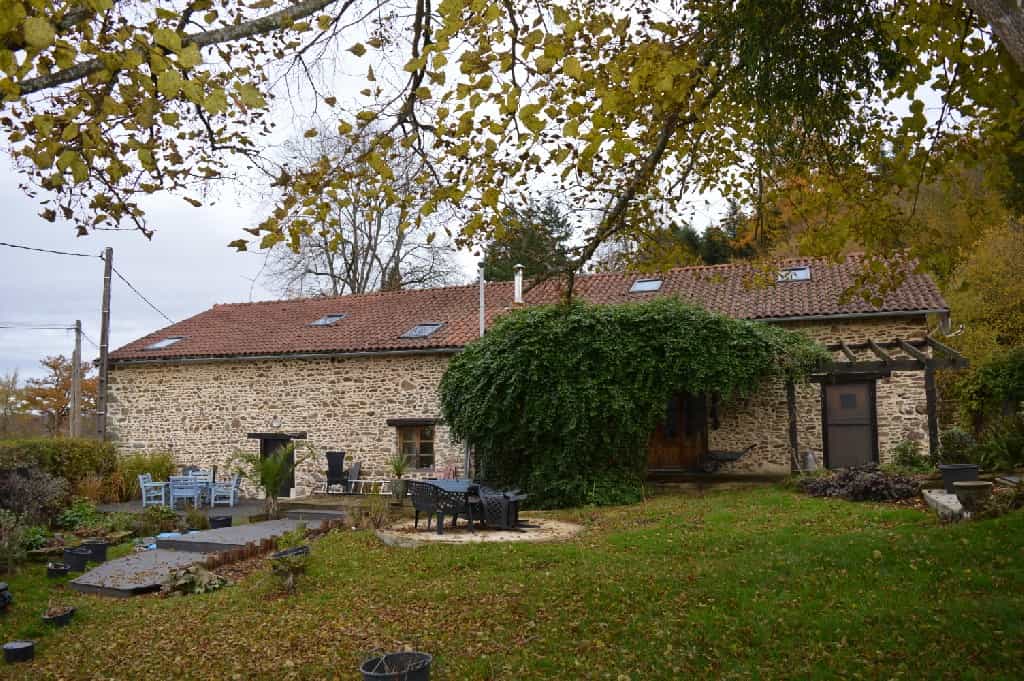 Talo sisään Chateauneuf-la-Foret, Nouvelle-Aquitaine 10039816