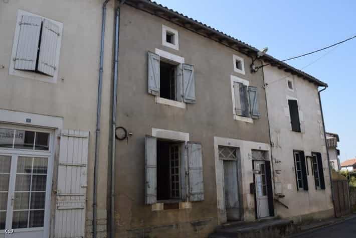 房子 在 Champagne-Mouton, Charente 10039832