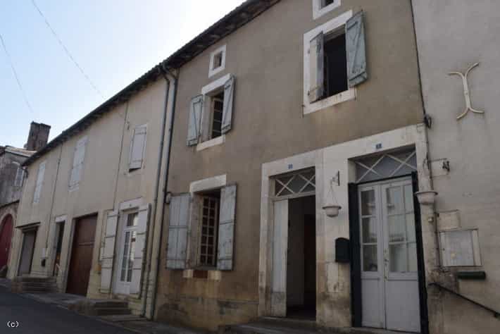 Hus i Champagne-Mouton, Nouvelle-Aquitaine 10039832