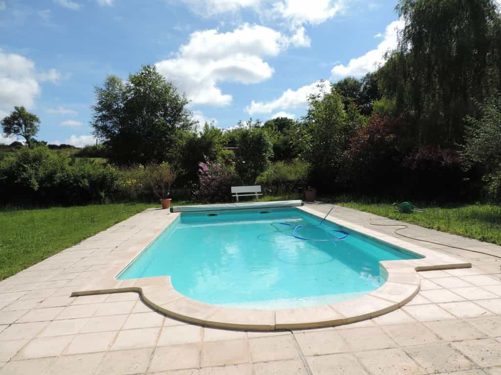 House in Chamberet, Nouvelle-Aquitaine 10039933