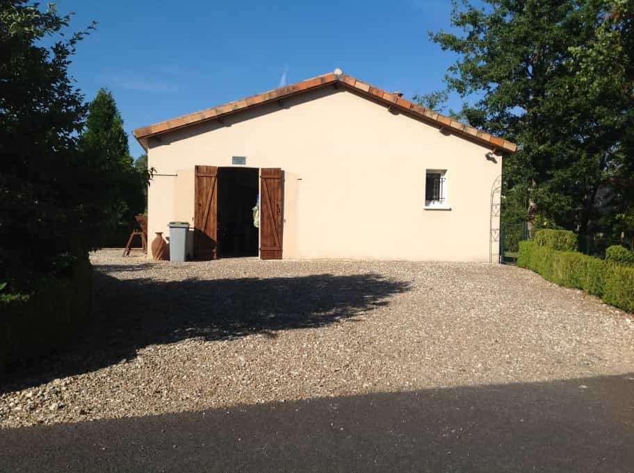жилой дом в Ecuras, Charente 10039952