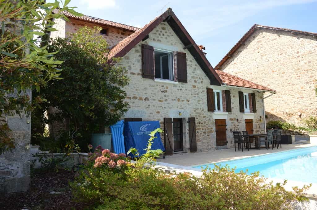 σπίτι σε Saint-Leonard-de-Noblat, Nouvelle-Aquitaine 10039971