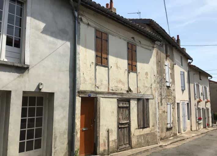 Hus i Ruffec, Nouvelle-Aquitaine 10039998