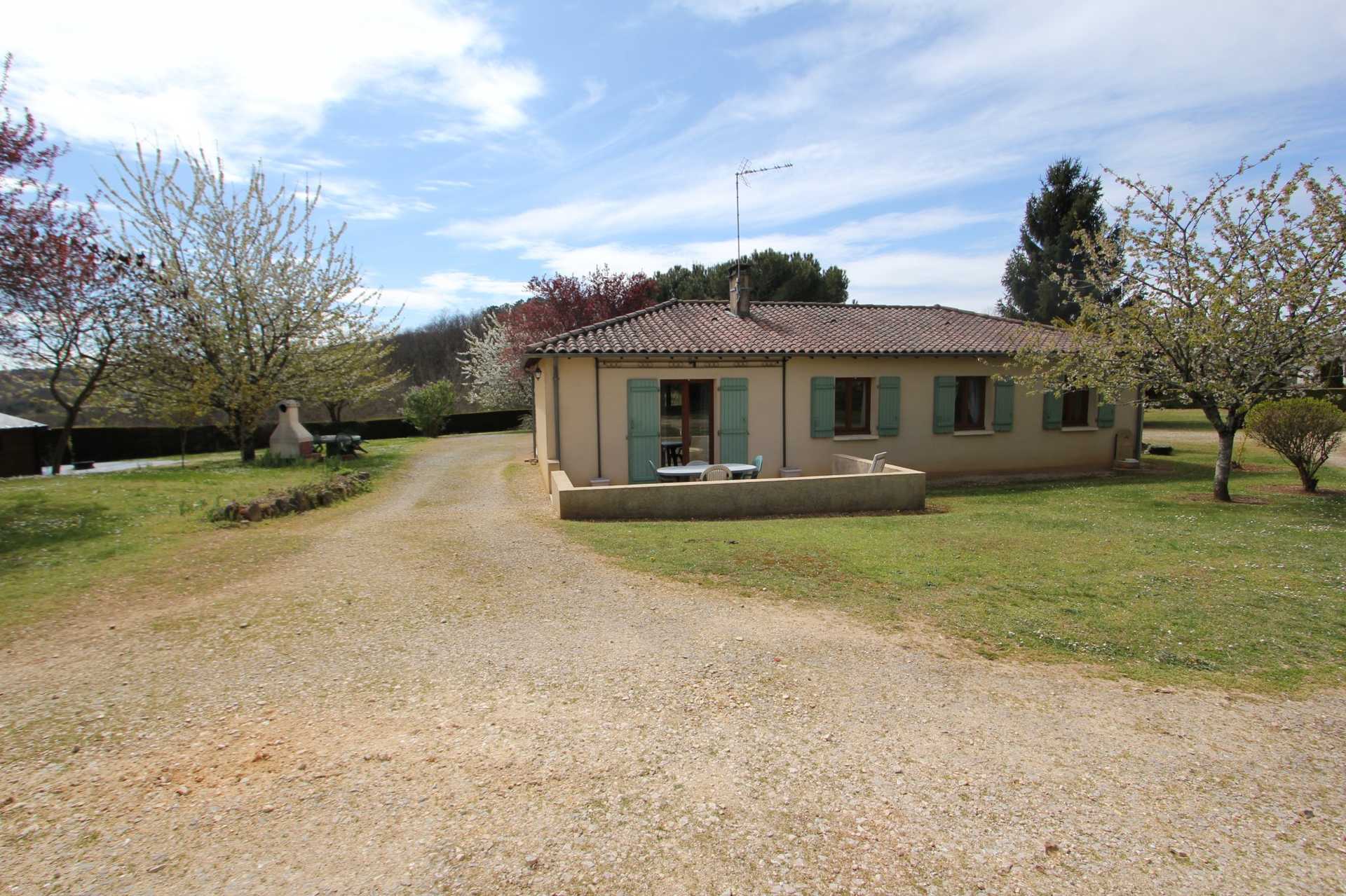 بيت في Villefranche-du-Perigord, Dordogne 10040017