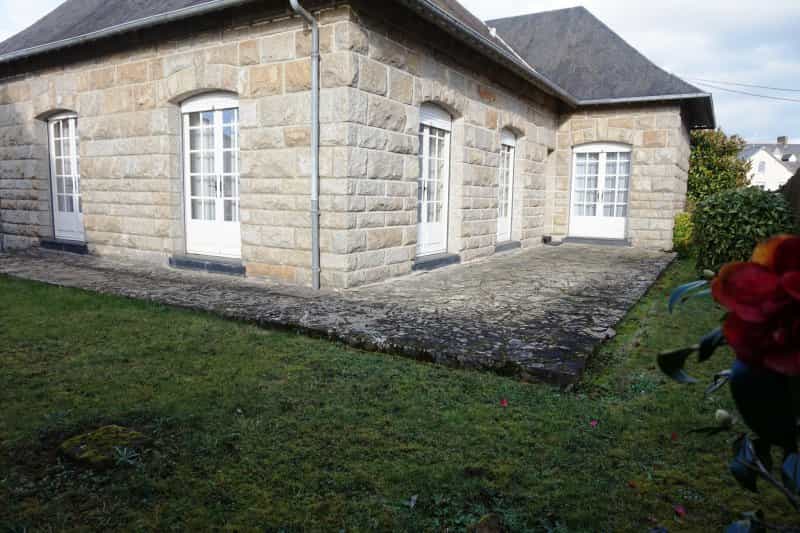 房子 在 Ambrieres-les-Vallees, Mayenne 10040076