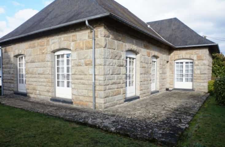 Hus i Ambrières-les-Vallees, Pays de la Loire 10040076